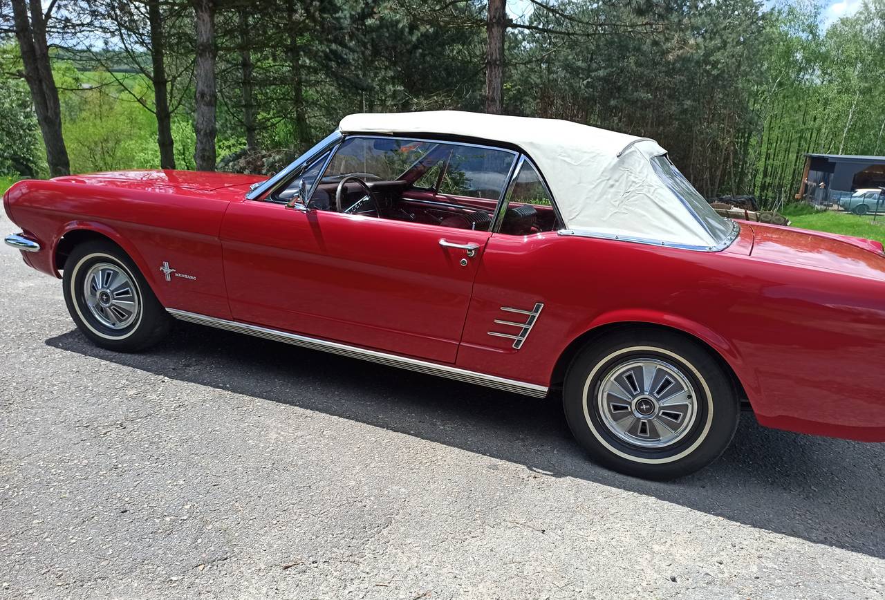 Ford MUSTANG Cabrio